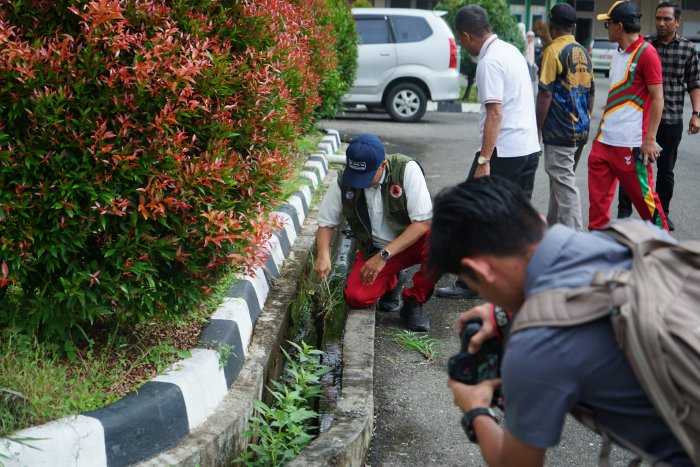 Pj Bupati Iskandar Tinjau Langsung Pelaksanaan Gotong Royong pada Perangkat Daerah