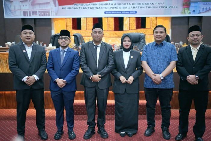 Wabup Nagan Raya Hadiri Rapat Paripurna Pelantikan PAW Anggota DPRK